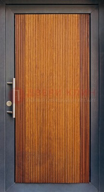 Коричневая входная дверь c МДФ панелью ЧД-03 в частный дом в Сосновый Бор