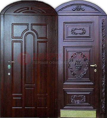 Стильная железная арочная дверь с декоративным элементом ДА-24 в Сосновый Бор