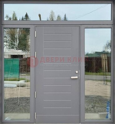 Серая стальная дверь с панелью МДФ и стеклянными фрамугами ДФГ-28 в Сосновый Бор
