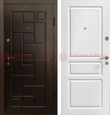 Входная дверь Коричневая металлическая филенчатая с белой МДФ внутри ДМ-241 в Сосновый Бор