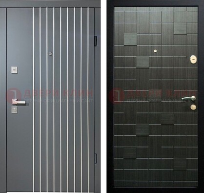 Серая металлическая дверь с черной МДФ с узором ДМ-298 в Сосновый Бор