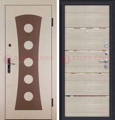 Светлая металлическая дверь с МДФ в квартиру ДМ-365 в Сосновый Бор