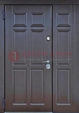Тёмная двухстворчатая входная дверь для коттеджа с МДФ ДМ-533 в Сосновый Бор