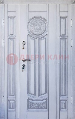 Белая двухстворчатая дверь с массивом дуба ДМД-72 в Сосновый Бор