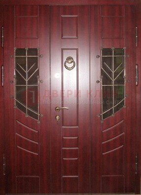 Парадная дверь со вставками из стекла и ковки ДПР-34 в загородный дом в Сосновый Бор