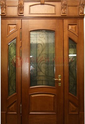 Парадная дверь со стеклянными вставками и ковкой ДПР-36 для дома в Сосновый Бор