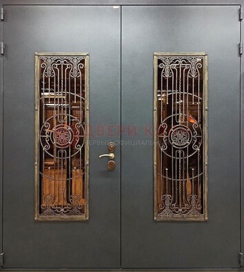 Входная металлическая парадная дверь со стеклом и ковкой ДПР-81 в Сосновый Бор