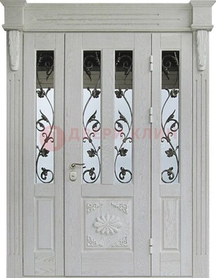 Входная парадная дверь со стеклом и ковкой в белом цвете ДПР-93 в Сосновый Бор