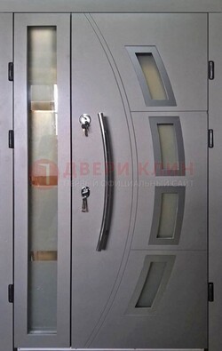 Серая железная дверь для дома со стеклом ДС-17 в Сосновый Бор