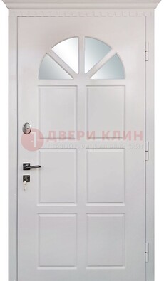 Светлая железная дверь со стеклом ДС-29 в Сосновый Бор
