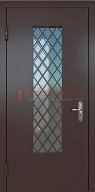 Темная металлическая дверь с решеткой и стеклом ДС-7 в Сосновый Бор