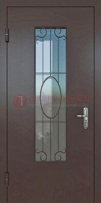 Коричневая наружная железная дверь со стеклом и ковкой ДСК-100 в Сосновый Бор