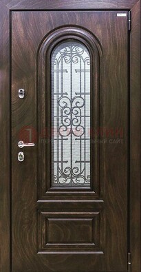 Темная филенчатая железная дверь со стеклом и ковкой ДСК-102 в Сосновый Бор