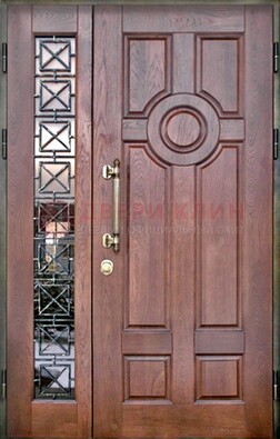 Распашная входная дверь со стеклом и ковкой ДСК-116 в Сосновый Бор