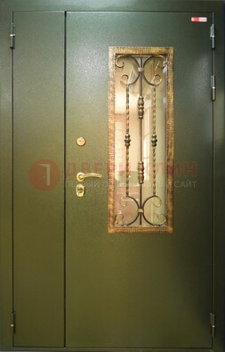Стальная дверь со стеклом и ковкой ДСК-29 для квартиры в Сосновый Бор