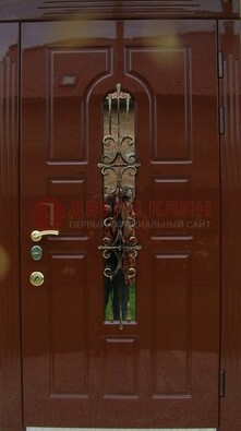 Красивая металлическая дверь со стеклом и ковкой ДСК-33 в Сосновый Бор