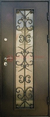 Входная дверь Дверь со стеклом и ковкой черного цвета ДСК-76 для веранды в Сосновый Бор