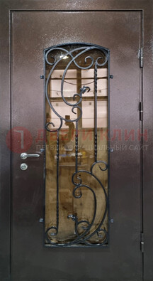 Металлическая дверь со стеклом и ковкой ДСК-95 для магазина в Сосновый Бор