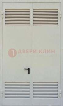 Белая металлическая противопожарная дверь с вентиляционной решеткой ДТ-6 в Сосновый Бор