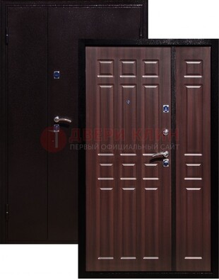 Коричневая металлическая тамбурная дверь ДТМ-24 в Сосновый Бор