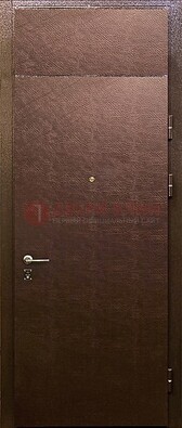 Коричневая стальная дверь с винилискожей ДВ-24 в Сосновый Бор