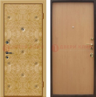 Светлая металлическая дверь с винилискожей ДВ-34 в Сосновый Бор