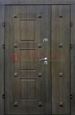 Железная двухстворчатая филенчатая дверь с виноритом ДВТ-143 в Сосновый Бор