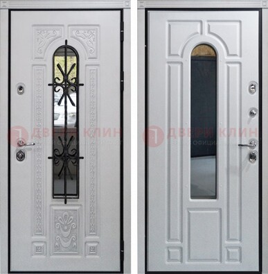 Белая стальная дверь с виноритом и ковкой снаружи ДВТ-197 в Сосновый Бор