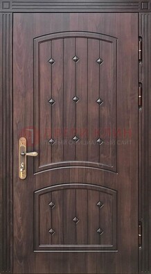 Коричневая уличная дверь с виноритом для дома ДВТ-235 в Сосновый Бор
