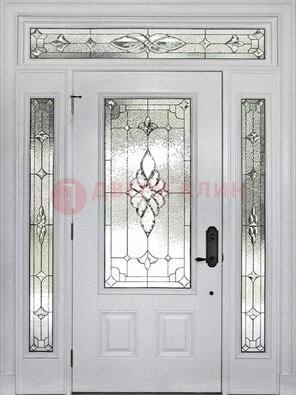 Белая парадная дверь с витражом и фрамугами ВЖ-9 в Сосновый Бор